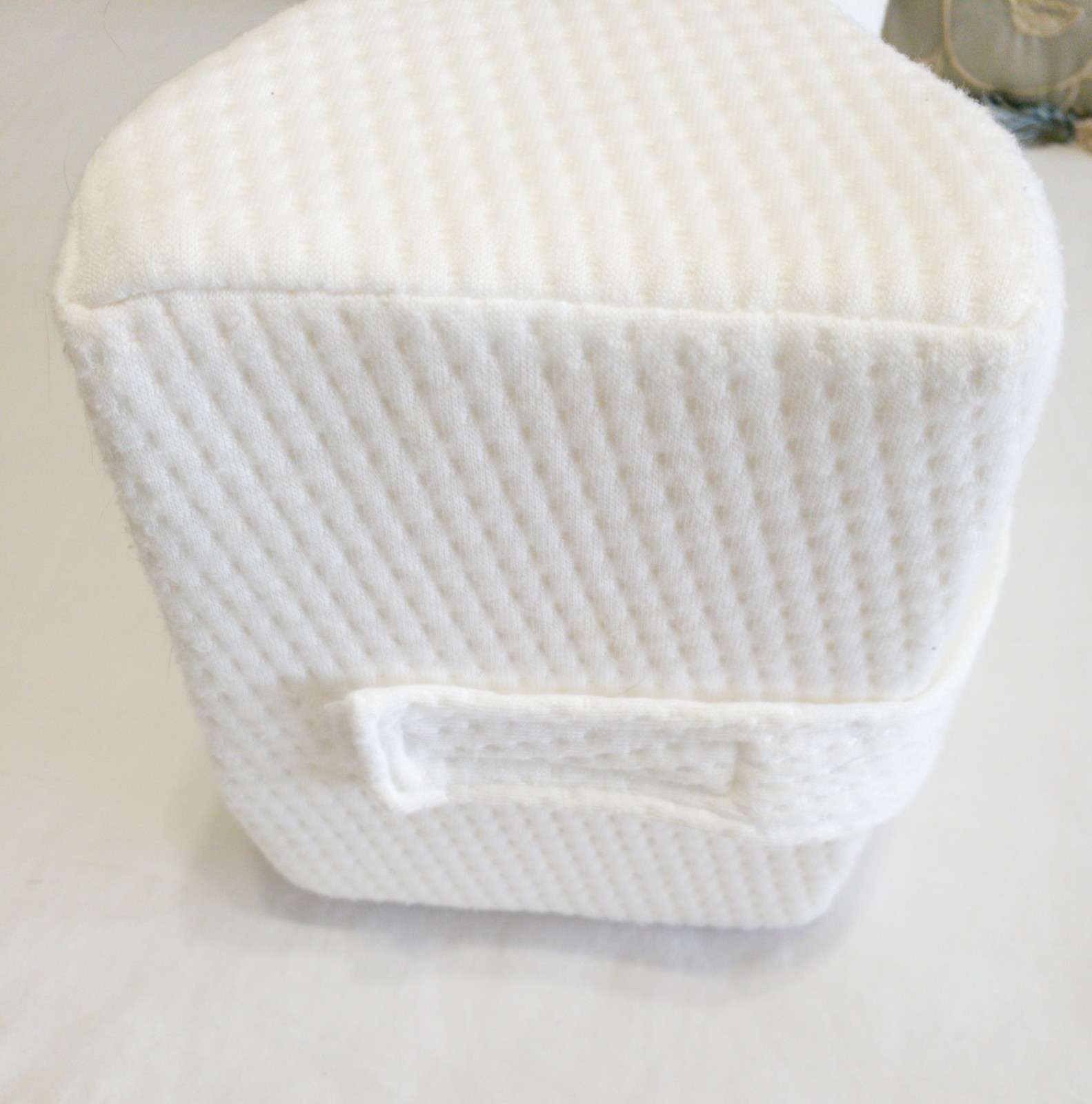 Everlasting Comfort Knee Pillow – White