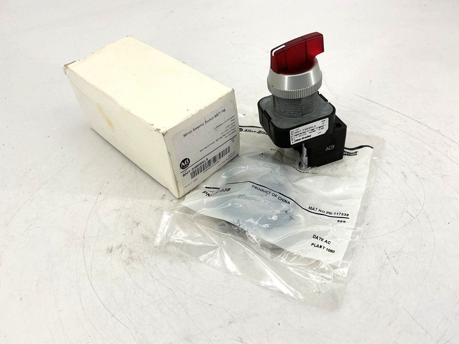 New Allen Bradley 800T-2HRH5KL8 Ser V Selector Switch LED Red 2Pos 12-130V