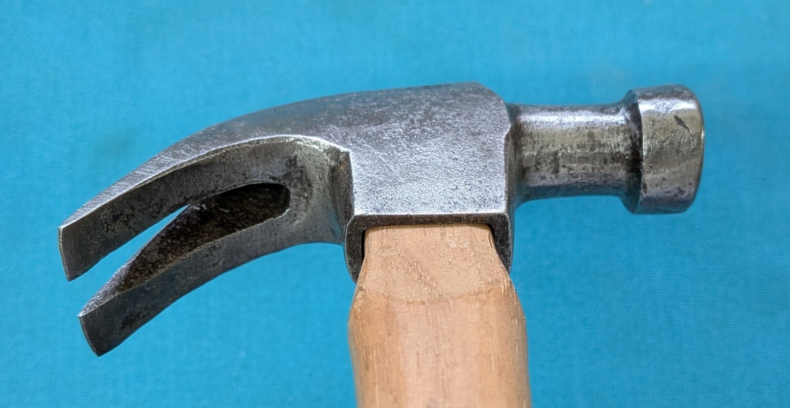 Vintage Curved Claw Hammer Total Weight 10.6-oz Unknown Maker Nice Casting