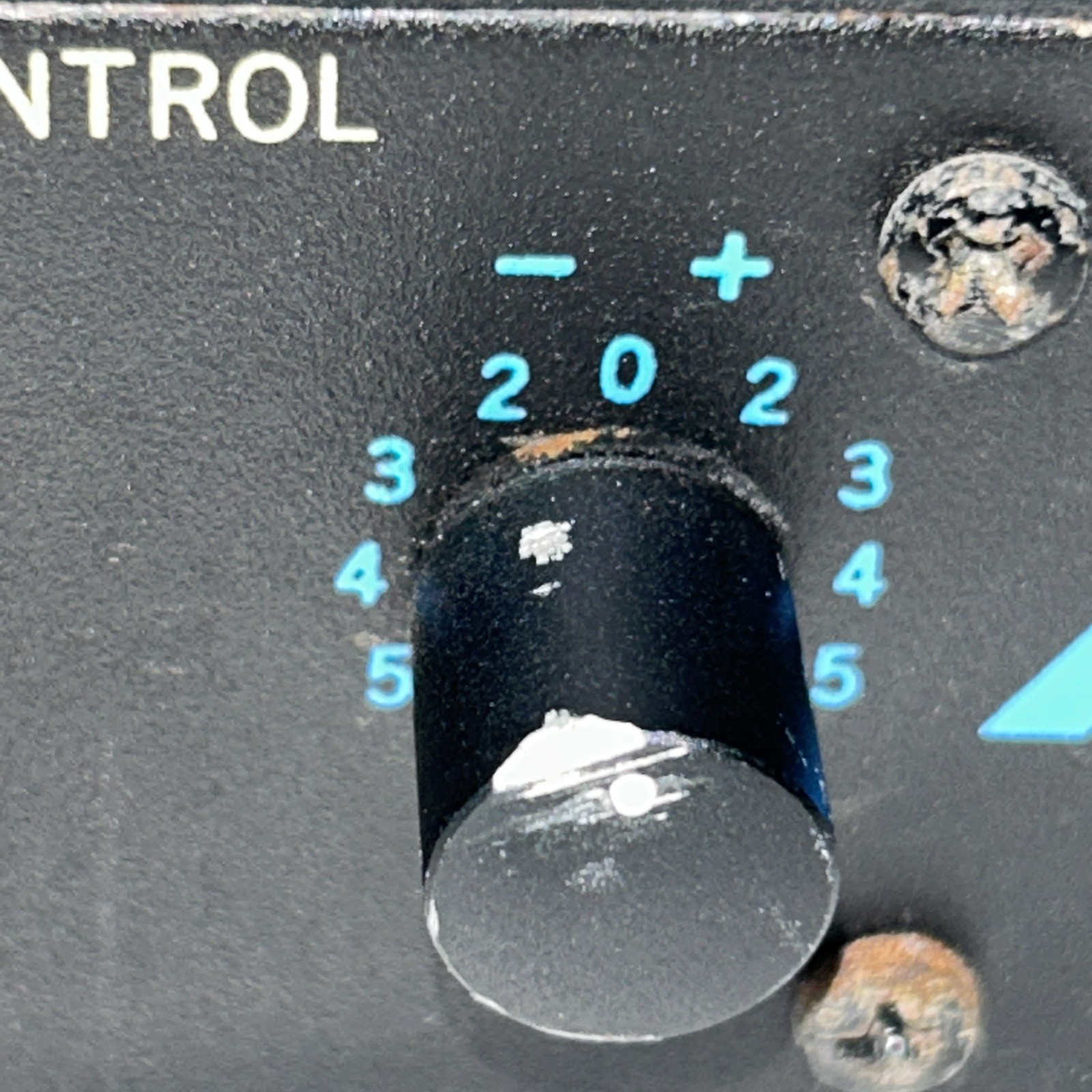 EUC AB INTERNATIONAL MODEL 131 RACK GRAPHIC EQUALIZER, READ
