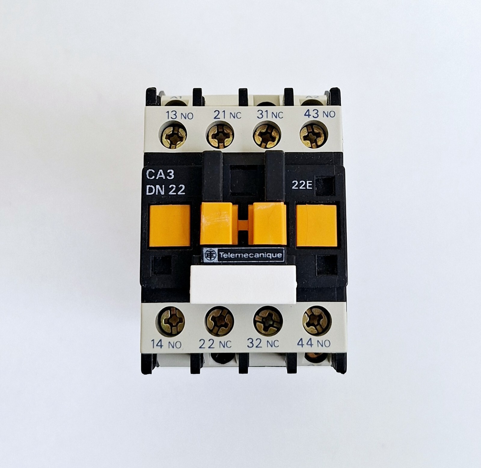 Telemecanique CA3DN22 / 220V DC Control Relay