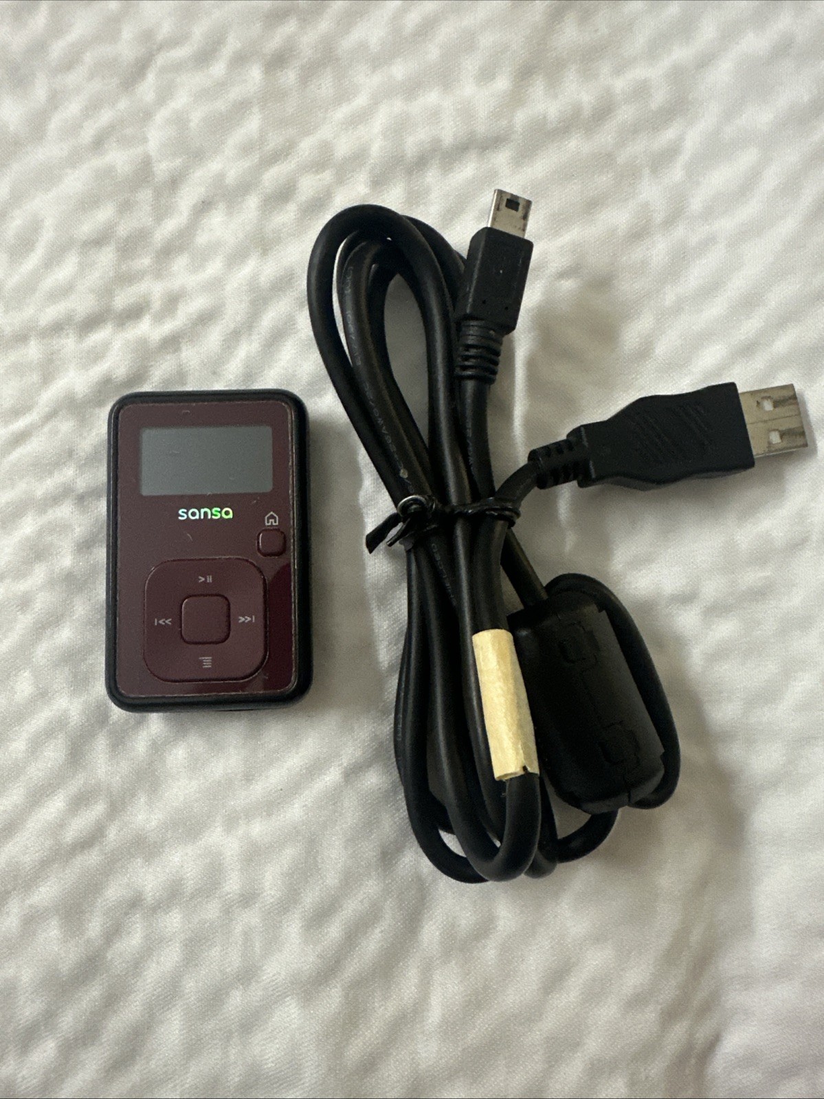 Sandisk Red Sansa Clip+ Clip Plus 4GB MP3 Player BUNDLE - Tested w/ USB Cable