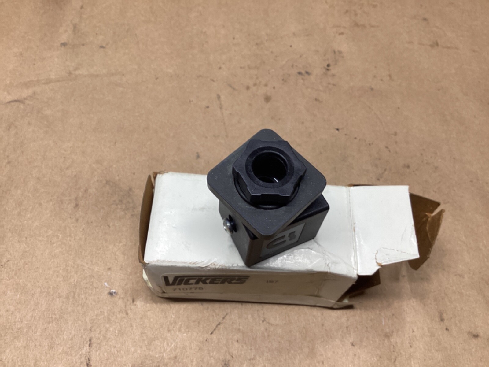 Vickers 710775 Receptacle #106L65