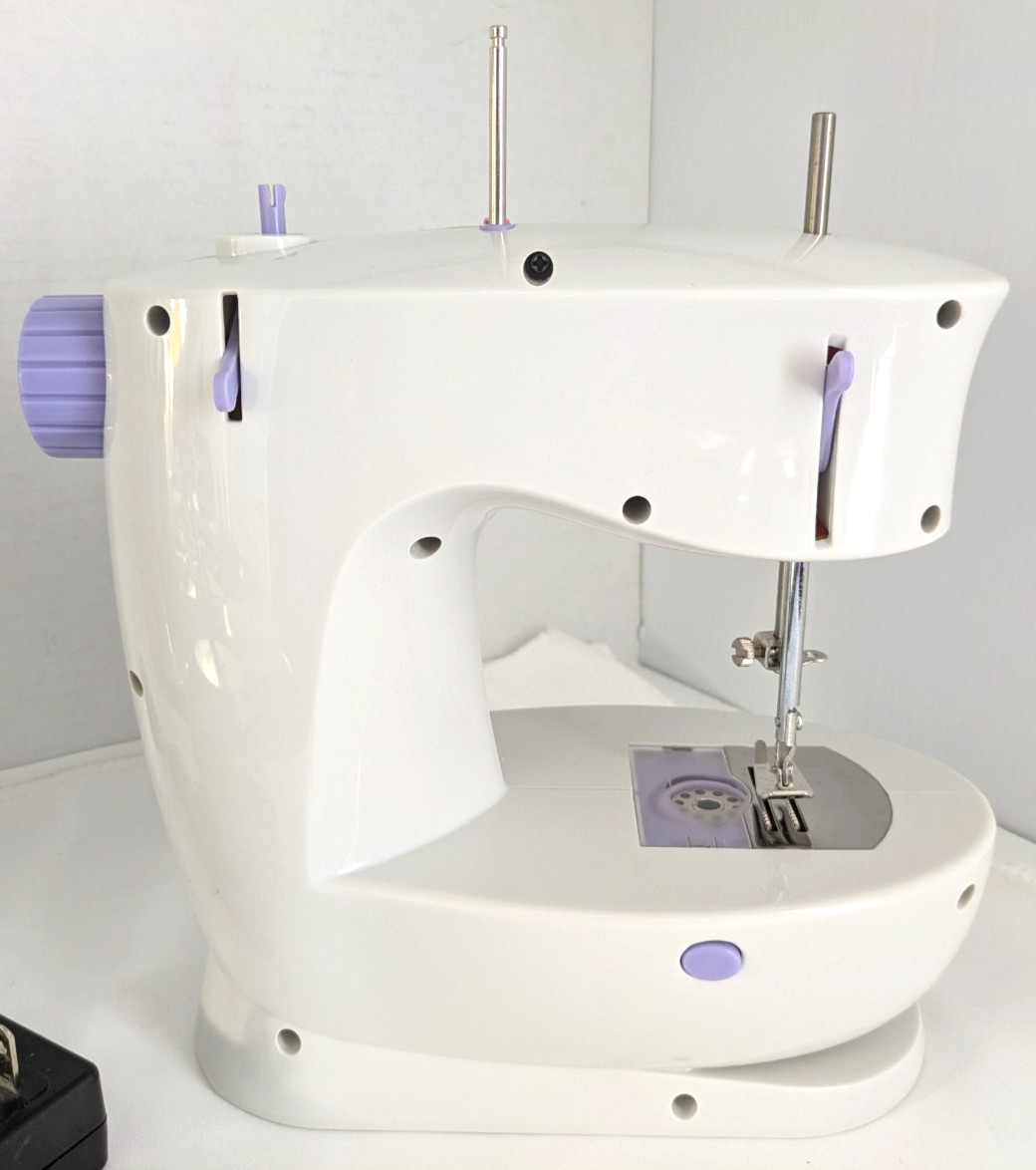 White Sew E-Z Model W338 Mini Sewing Machine with Accessories