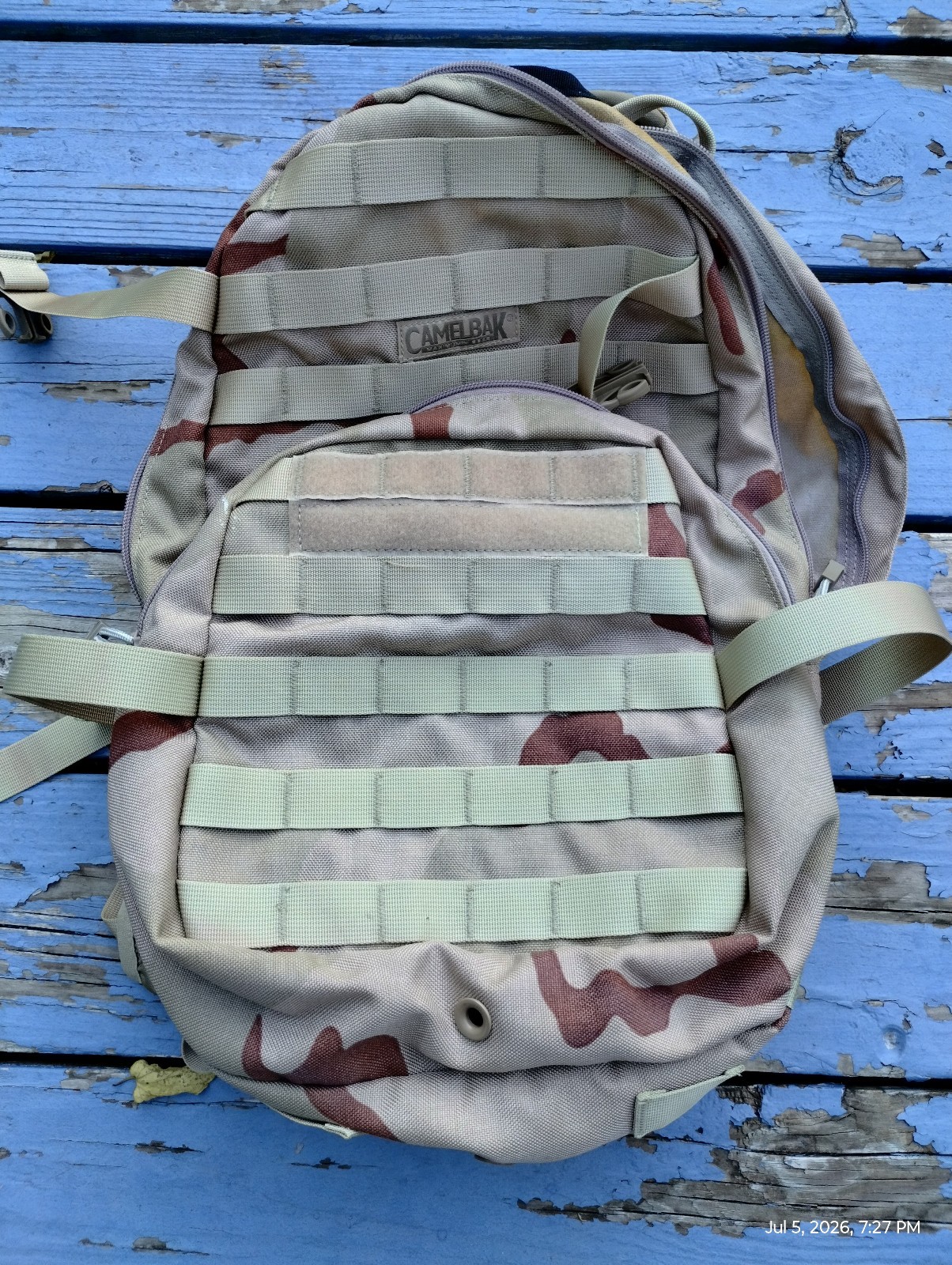 CAMELBAK HAWG Hydration Pack With Bladder, Desert DCU, FAILING WATERPROOFING