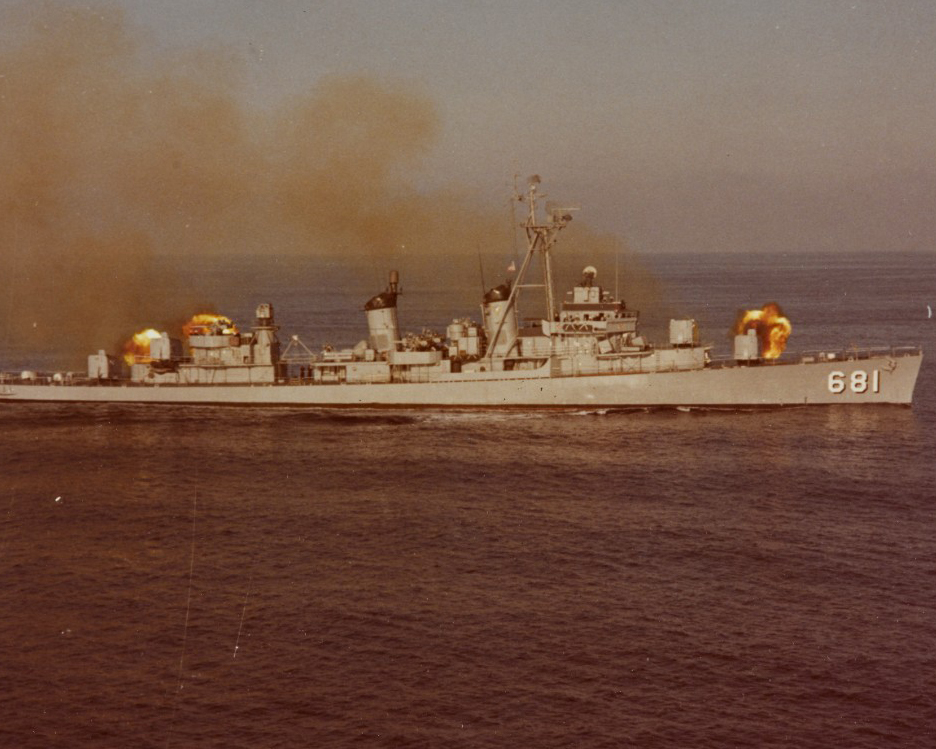 US Navy destroyer USS Hopewell DD-681 fires guns in training Photo Print