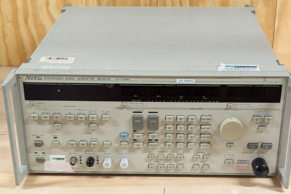 Anritsu MG3633A Synthesized Signal Generator 10kHz to 2700MHz SNM34370 AS IS
