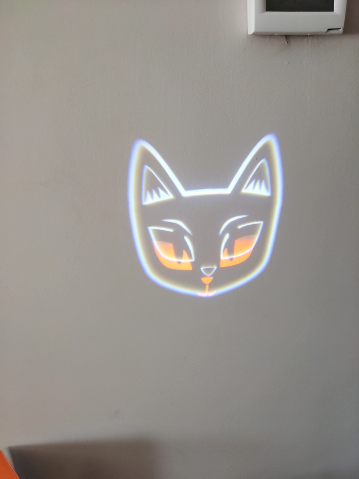 Hyde and Eek - Black Cat - Motion Projector Blinking Eye Cat-Target/ Halloween