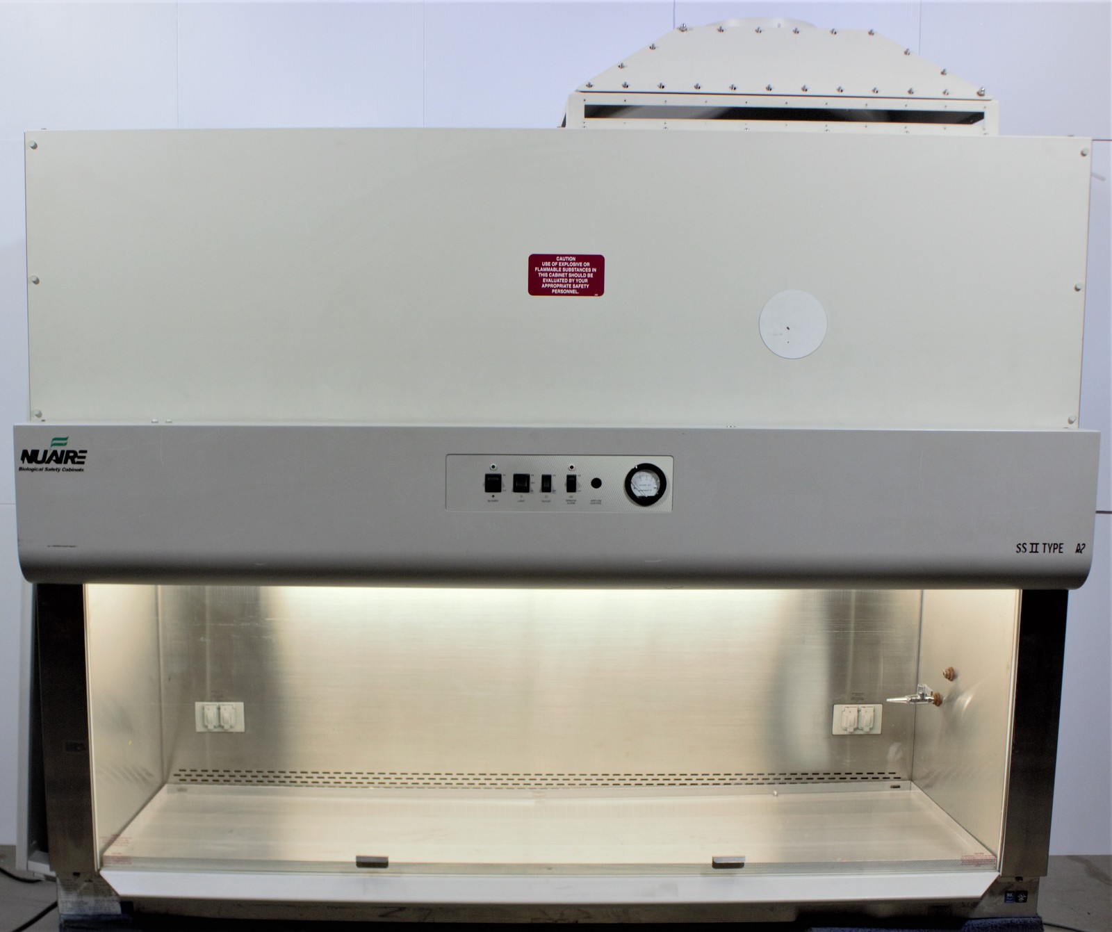 NuAire NU 425-600 Class II Type A2 Biosafety Cabinet 23" D x 58" W (3369748)