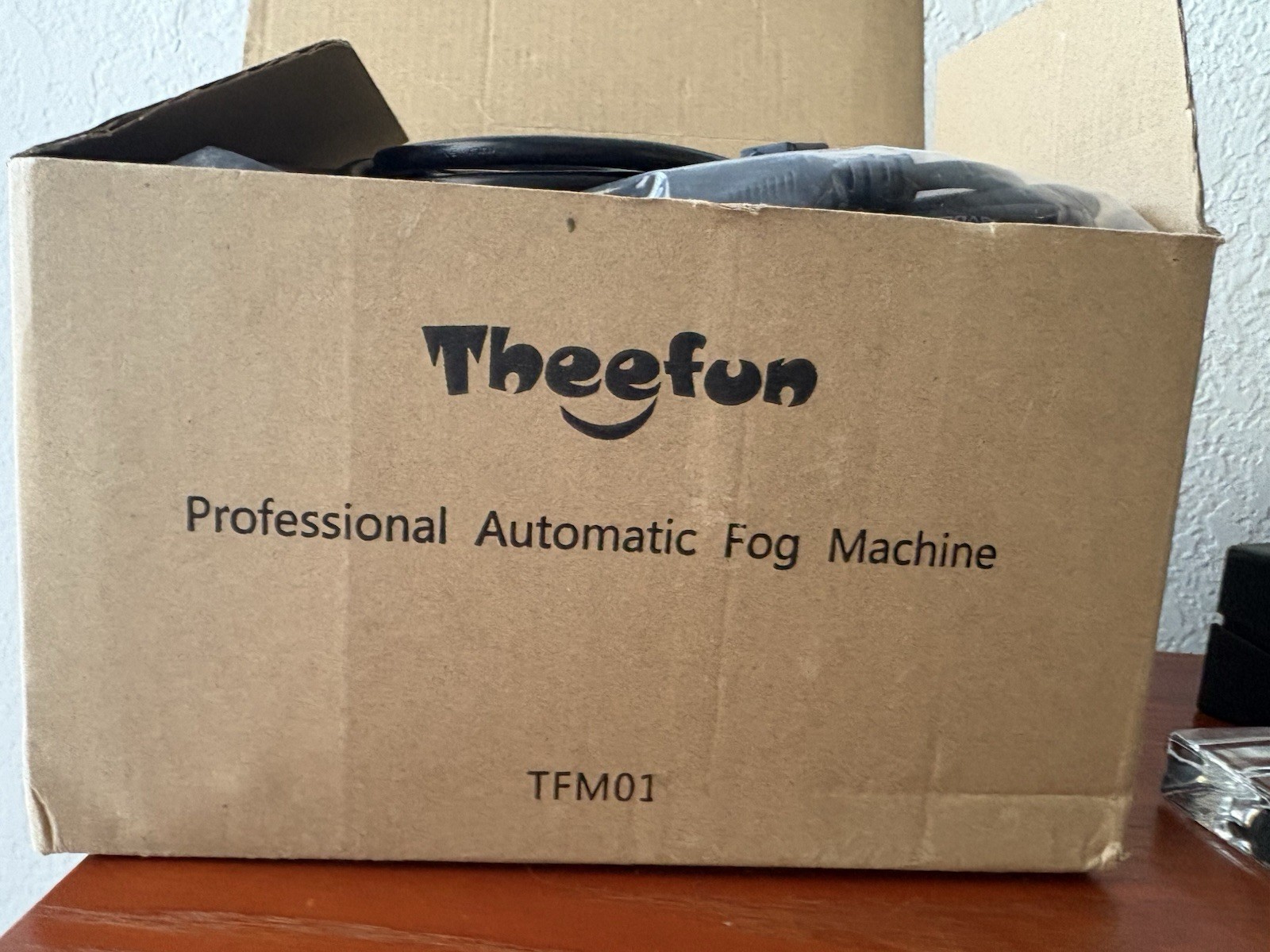 Theefun TFM01 400W 0.3L Manual Fog Machine W/ Remote