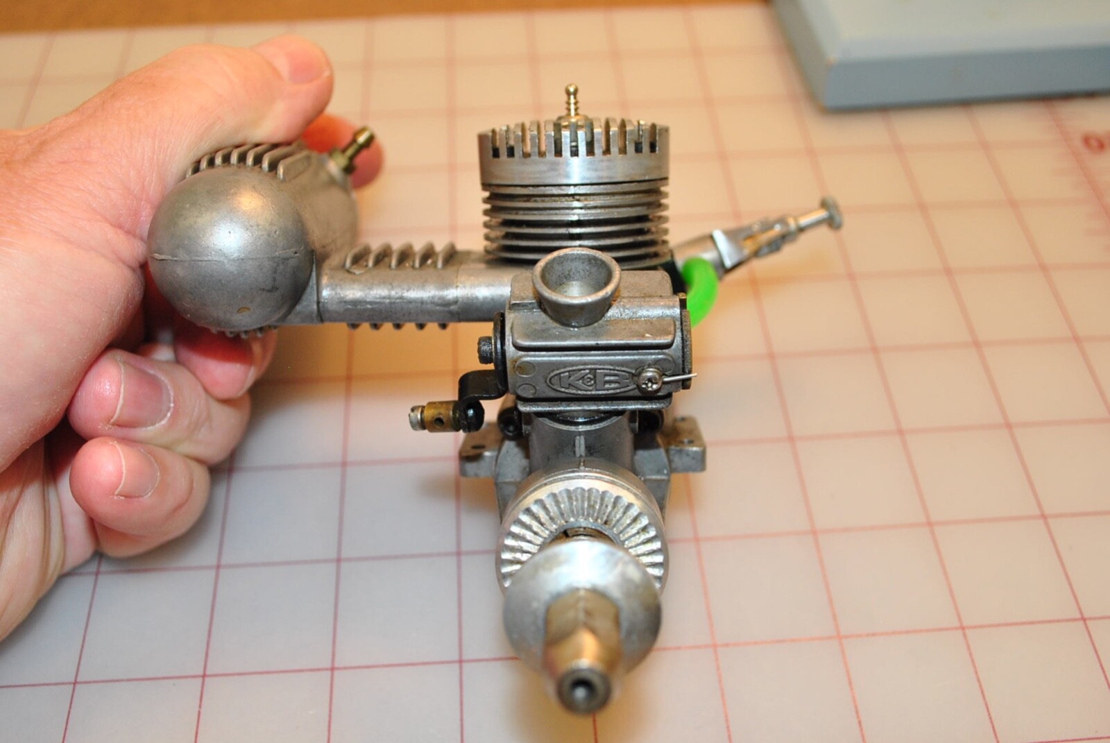K&B 40 R/C Model Airplane Engine with K&B carburetor and Muffler