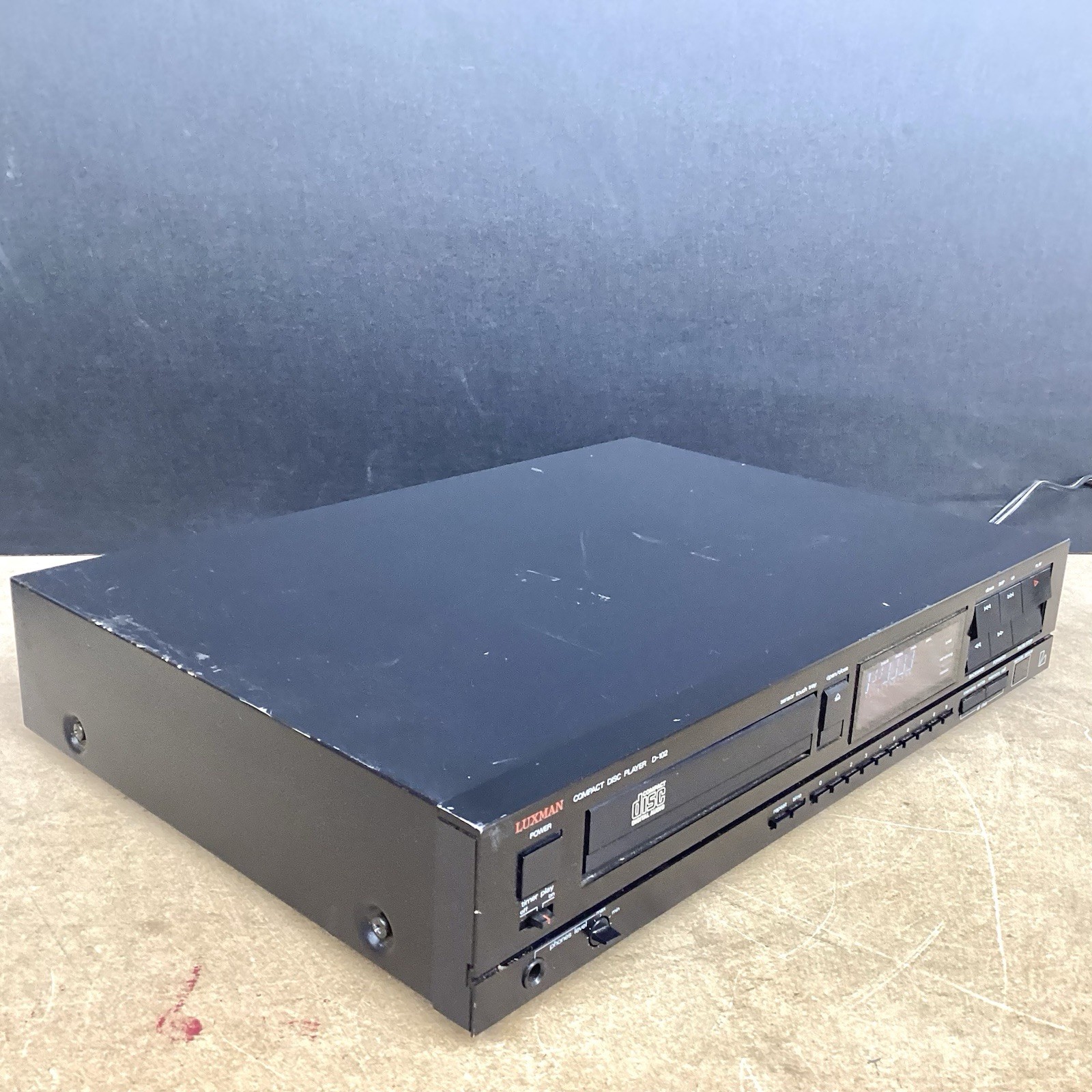 Luxman D-102 Compact Disc Player Tested