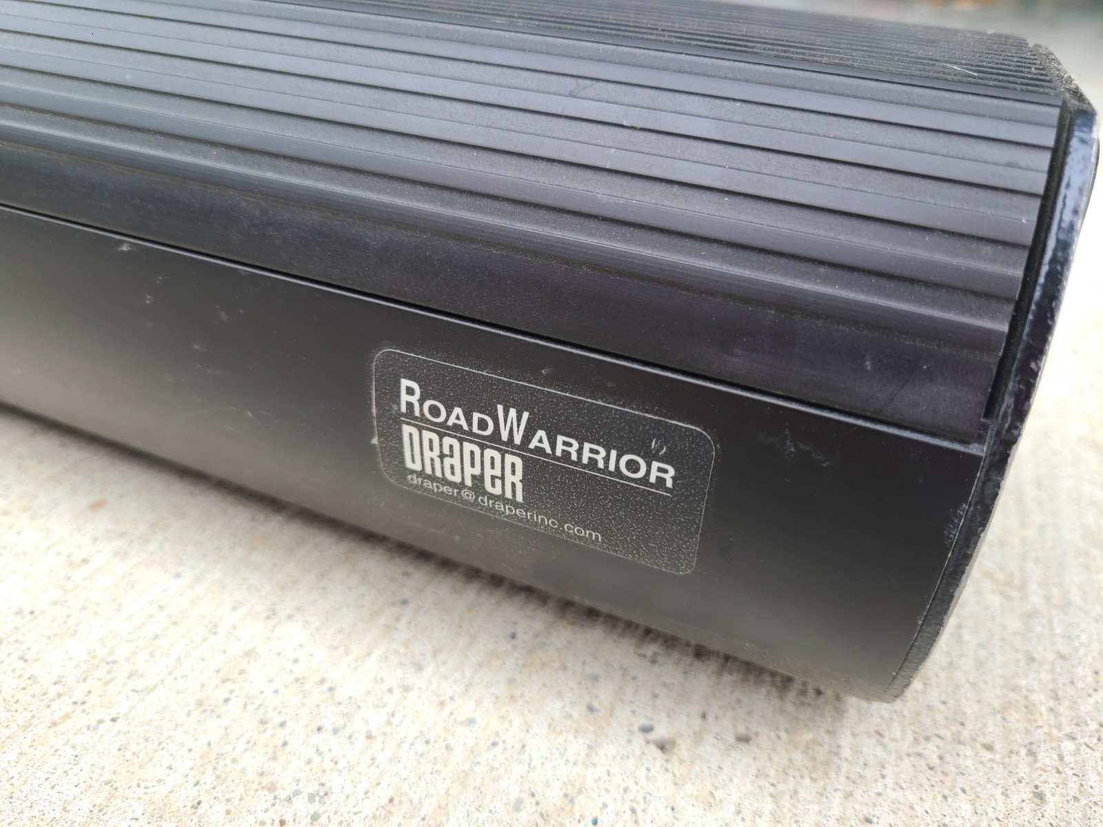 Draper RoadWarrior Portable Projector Screen Matt (63"x48")