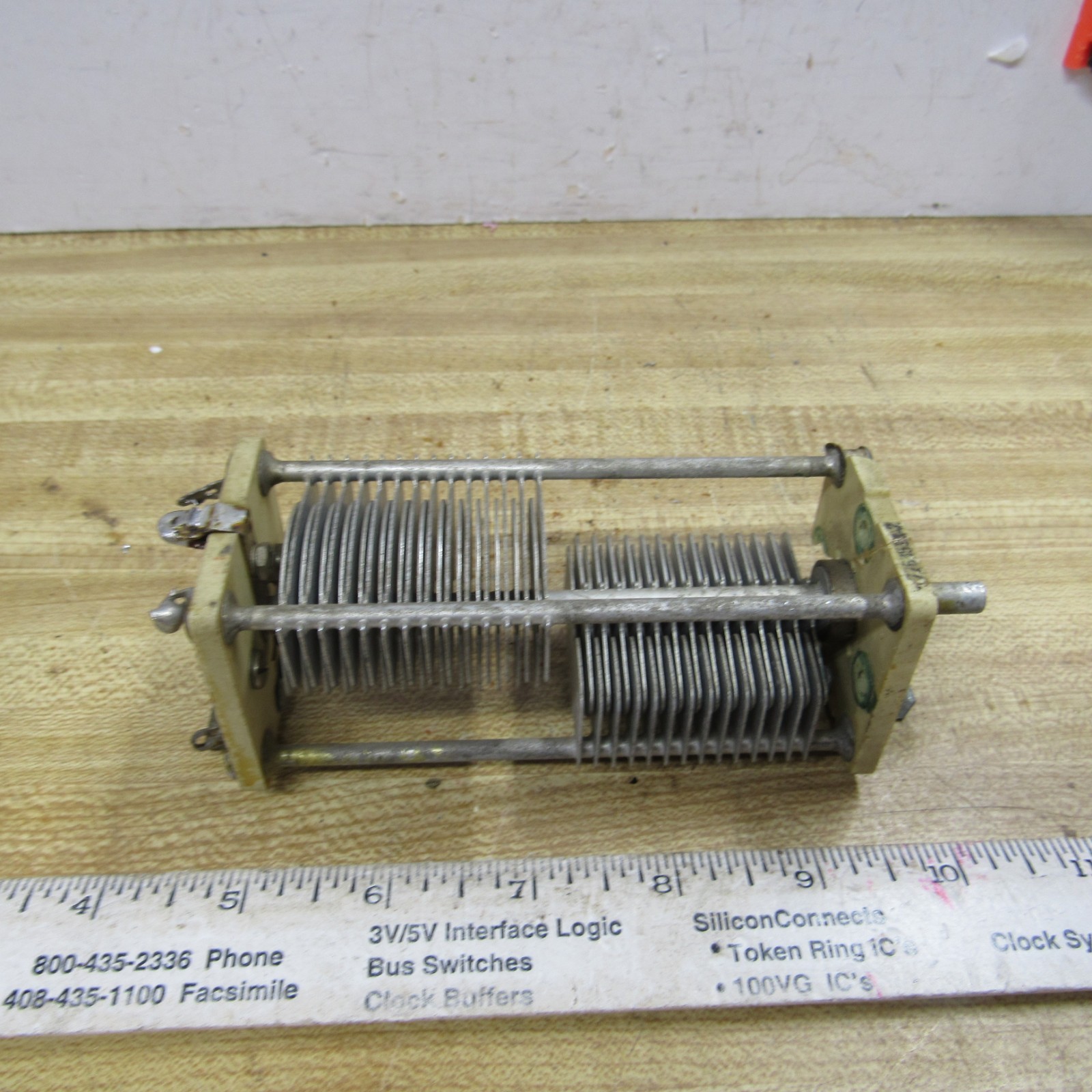 VARIABLE CAPACITOR DUAL 150 pF 15 to 160 pF 1/4 in shaft Cracked Insulator