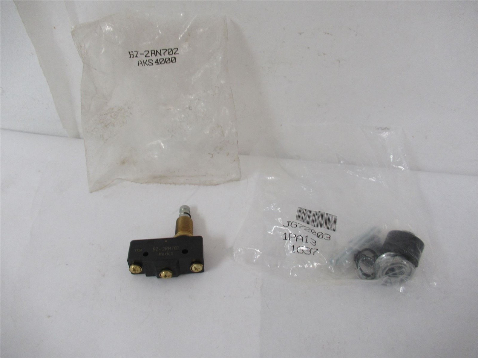 249208 New-No Box; Honeywell BZ-2RN702 Basic Switch Roller Plunger15A BZ Series