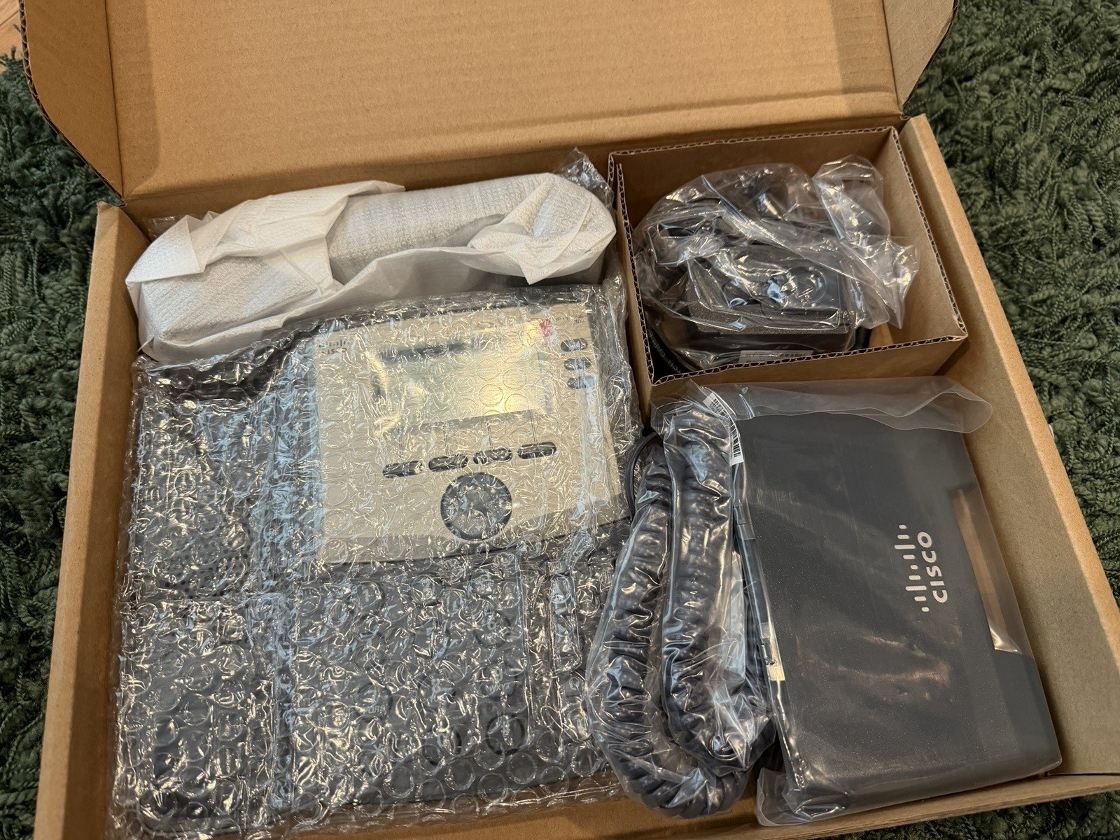 NIB Cisco SPA303 3 Line IP Phone with Power Adapter Business IP Phone SPA303-G2