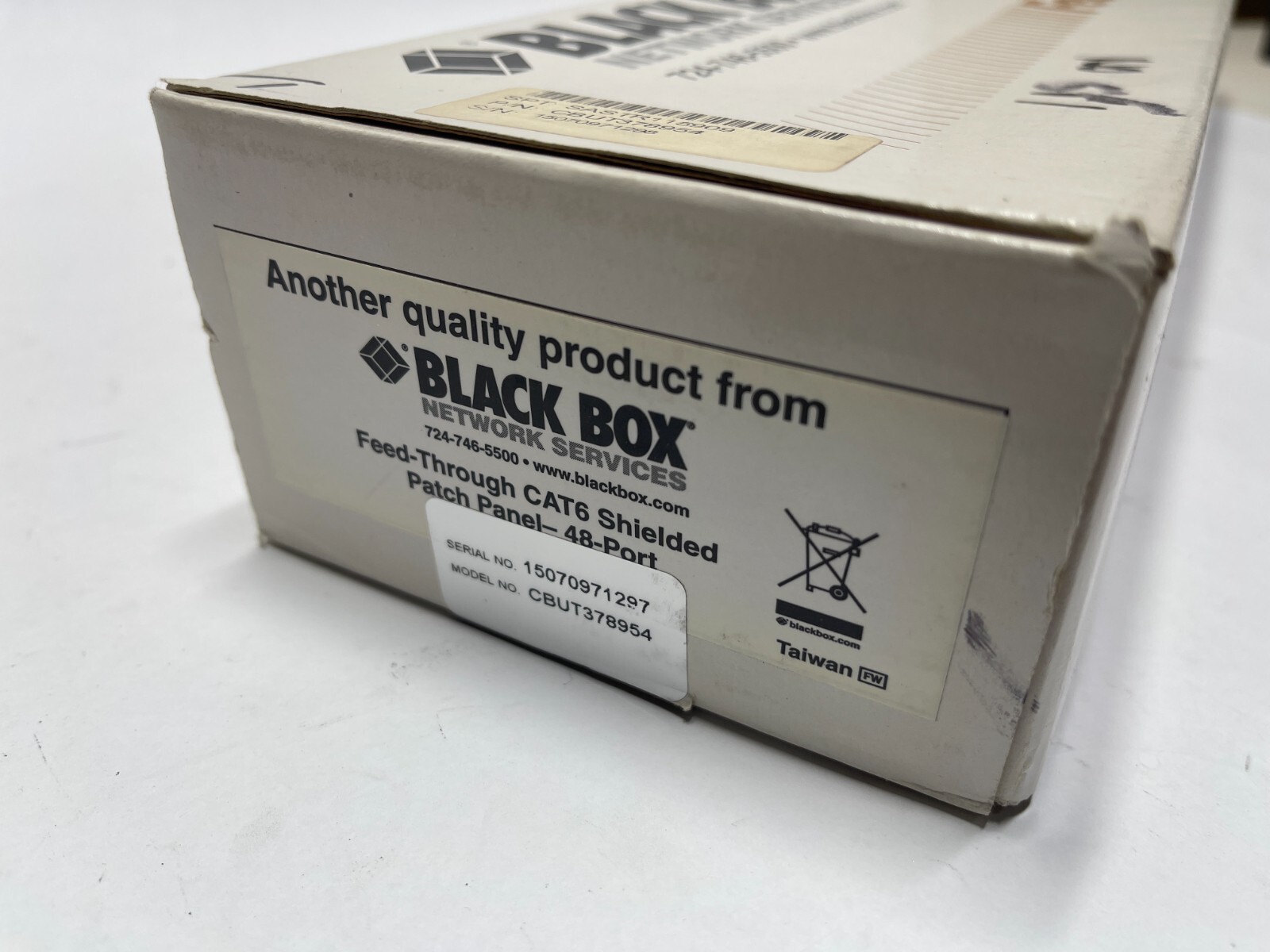 Black Box Feed-Through CAT6 48-Port Patch Panel, CBUT378954 **NEW OPEN BOX**