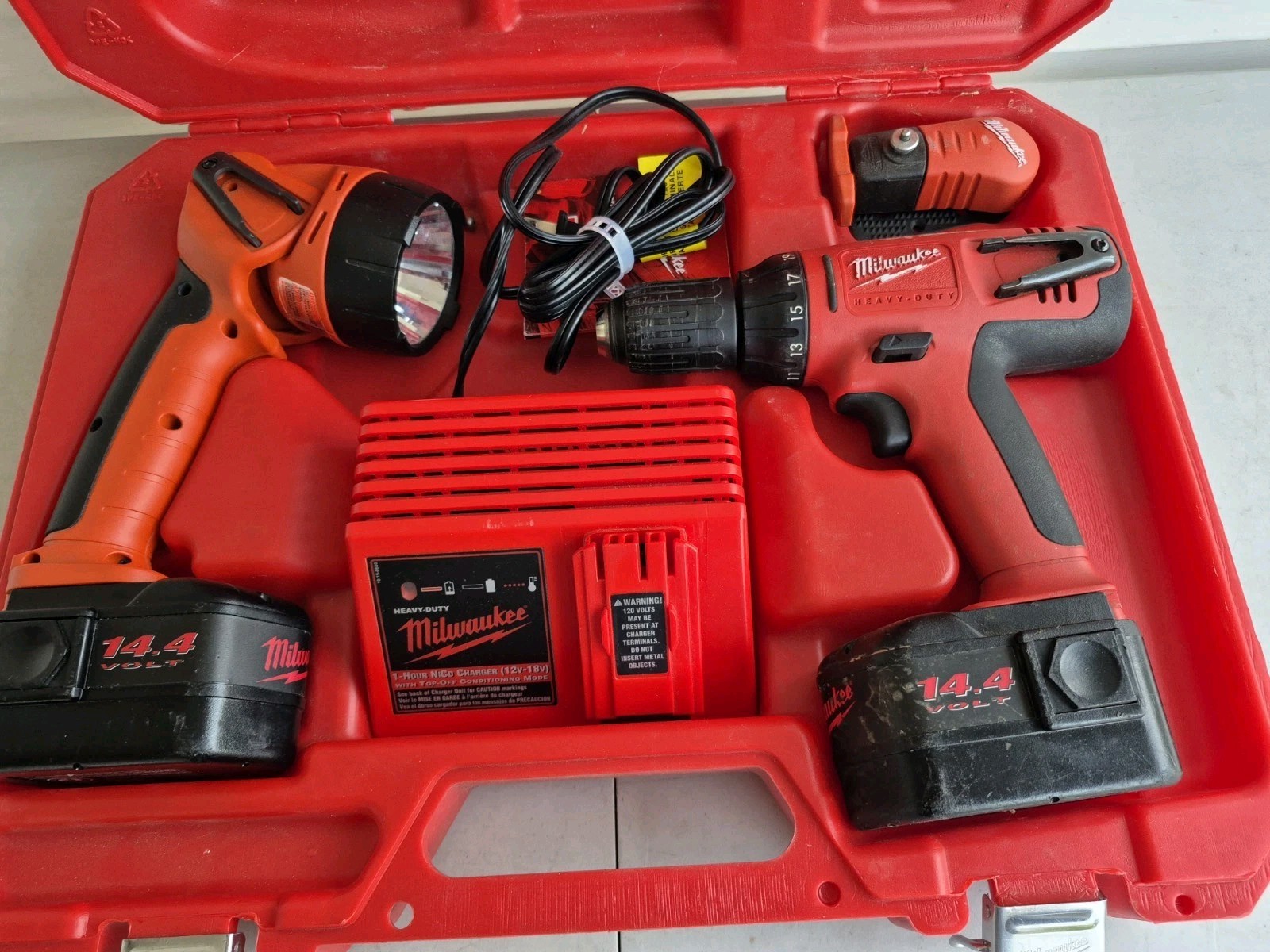 MILWAUKEE TOOLS DUO SET  DRIVER DRILLS & 18 VOLT WORK LIGHT WITH MANUALS AND...
