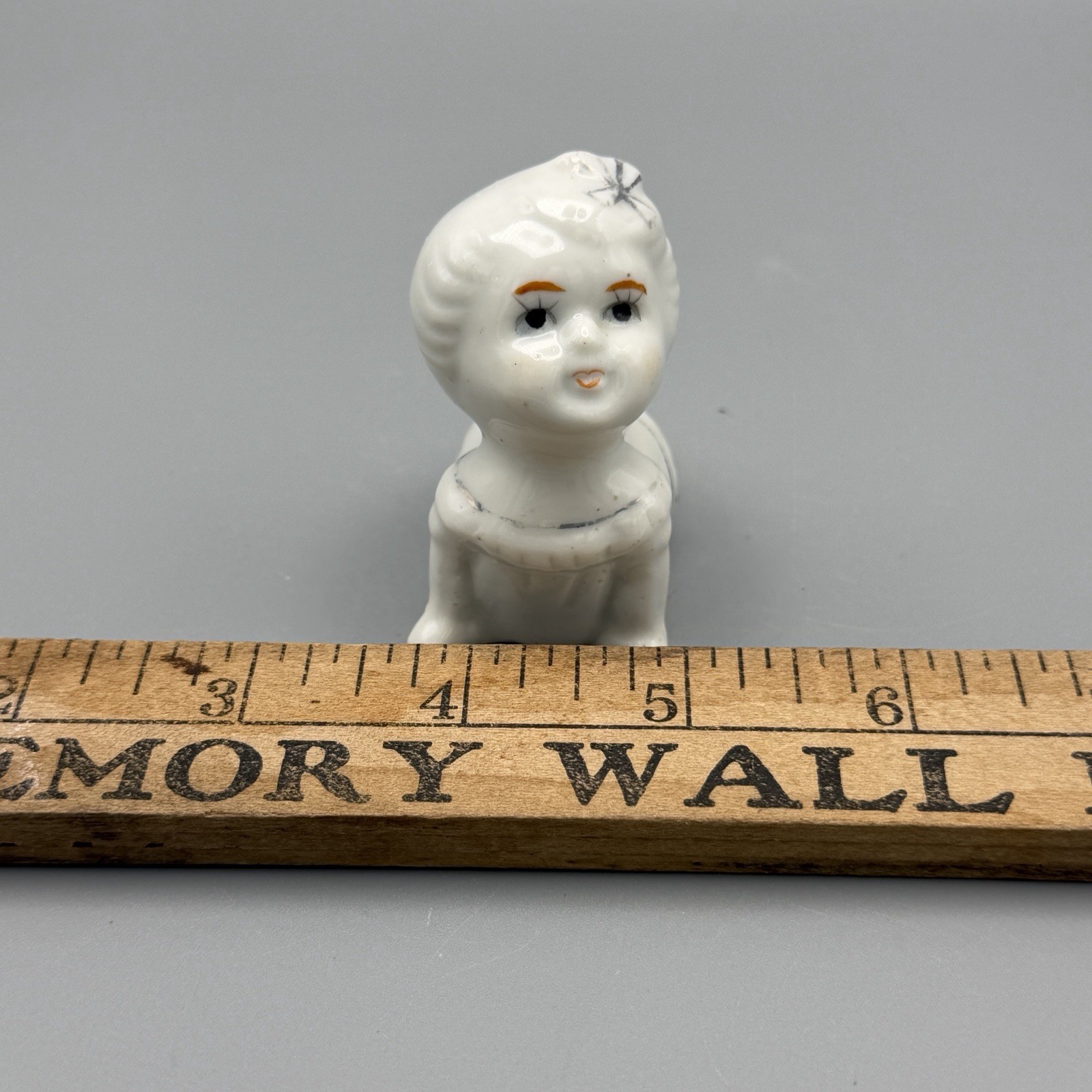Vintage little Baby Crawling Figurine Gold gilt trim lining Cute 1950’s 2”