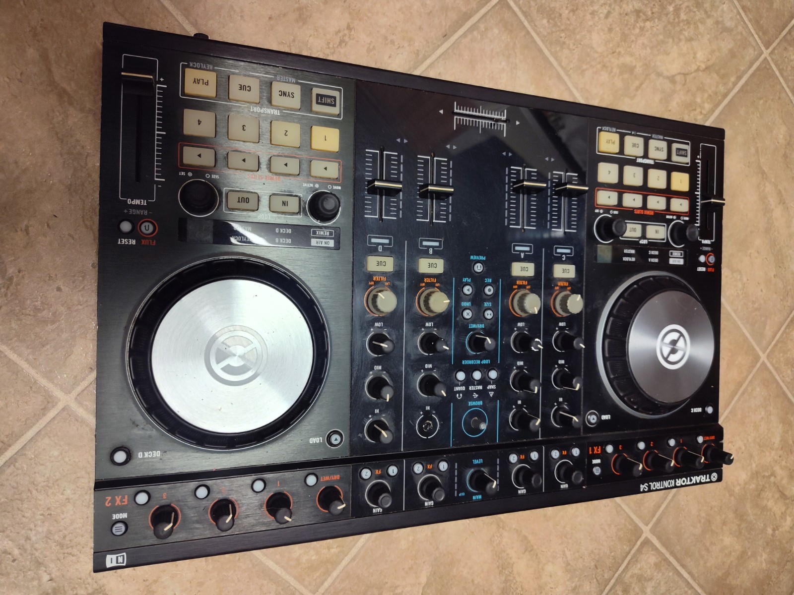 Native Instruments Traktor Kontrol S4 MK2 DJ Controller 4-Channel