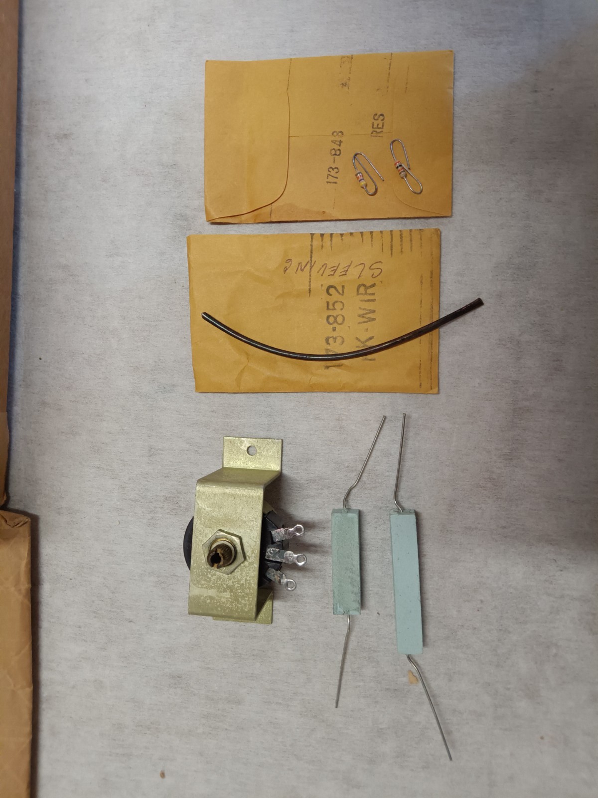 HEATHKIT ELECTRONIC DESIGN EXPERIMENTER MODEL ET-3100B With Box & Manual