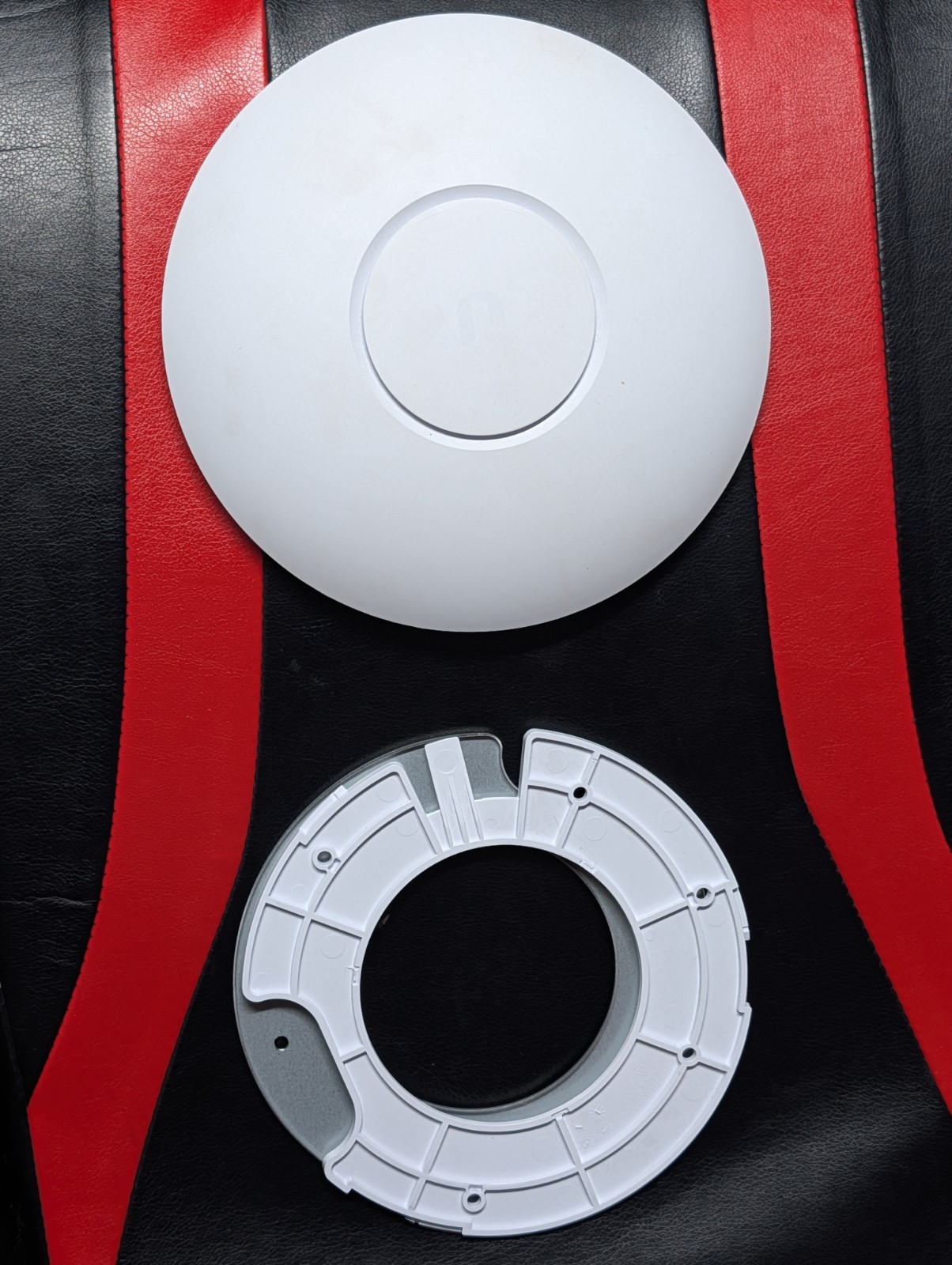 Ubiquiti Unifi AP AC PRO | Ceiling & Wall Mount Only - No Screws