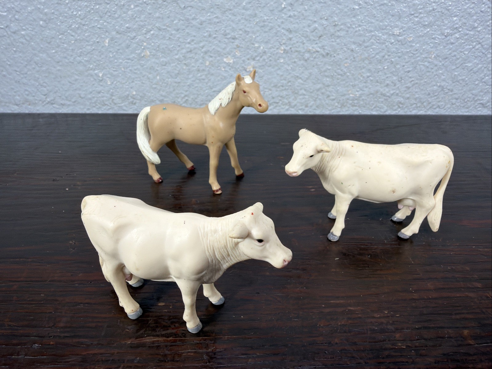 Lot Of 4 Ertl Animal Figures Horse Cows Wildlife Toys Lot