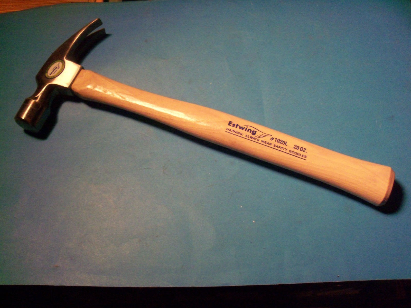 Estwing MRW20C Sure Strike 20 Oz Wood Handle Curved Claw Hammer NEW AH