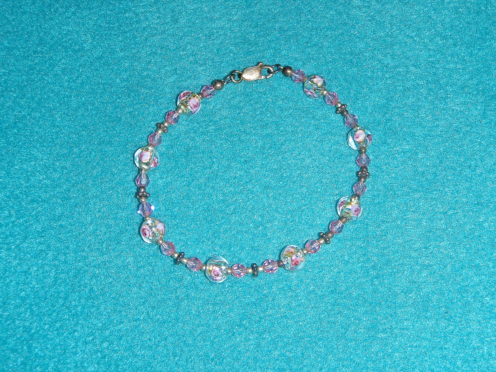 HANDMADE 6 1/2" CLASP BRACELET WITH GLASS BEADS WITH PINK ROSES & SILVER BEADS