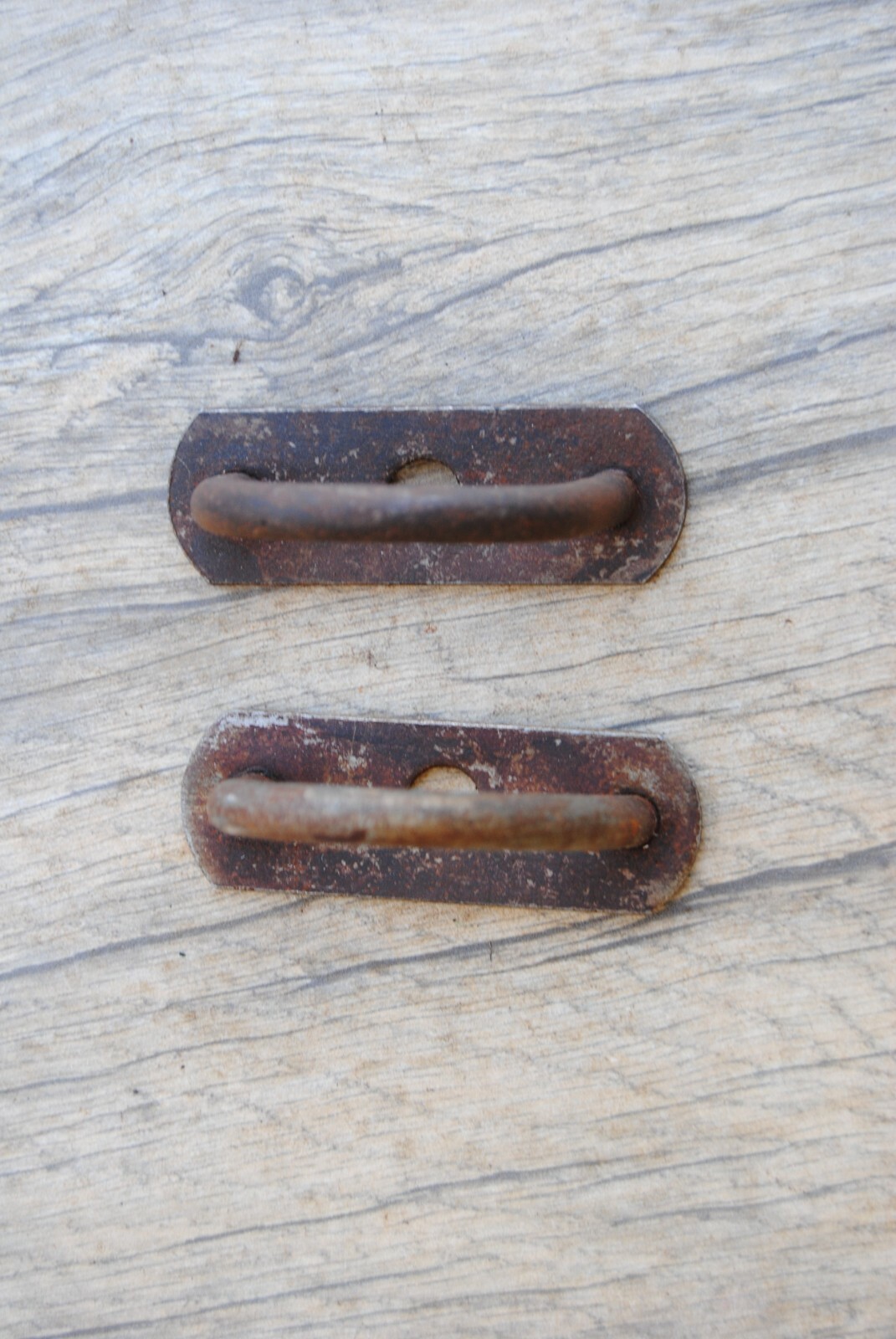 Vtg pair rusty iron D shape ring hook door handle horse tie hitching post ring