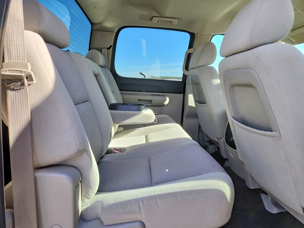 SILVRDO15 2007 Glove Box 4993012