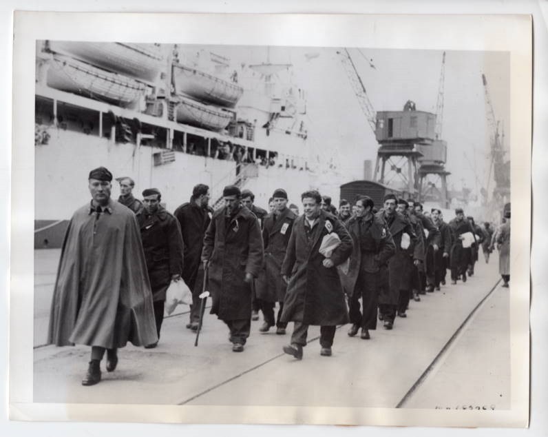 1942 Italian POWs to be Exchanged in Neutral Port 7x9 Original News Photo