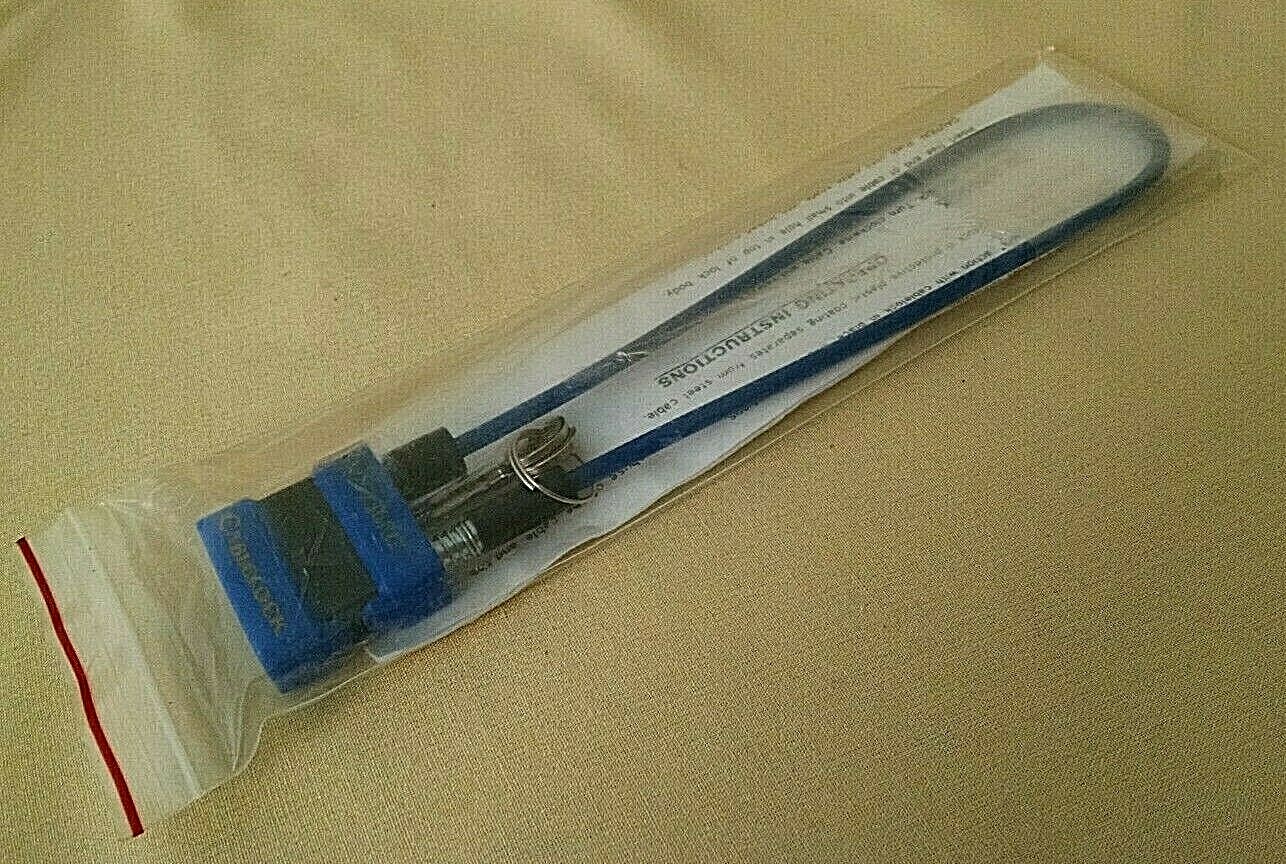 MOSSBERG CABLELOCK GUN LOCK NEW WITH 2 KEYS INSTRUCTIONS BLUE BLACK TAIWAN.