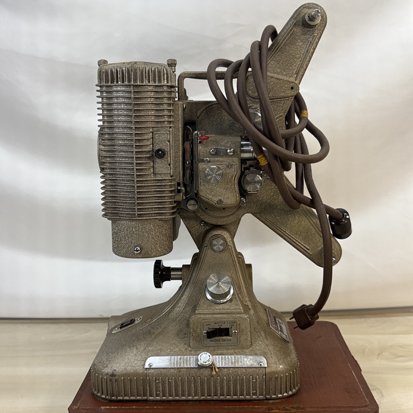 KEYSTONE REGAL K-109 8MM PROJECTOR WITH CASE, PERFECT WORKING CONDITION