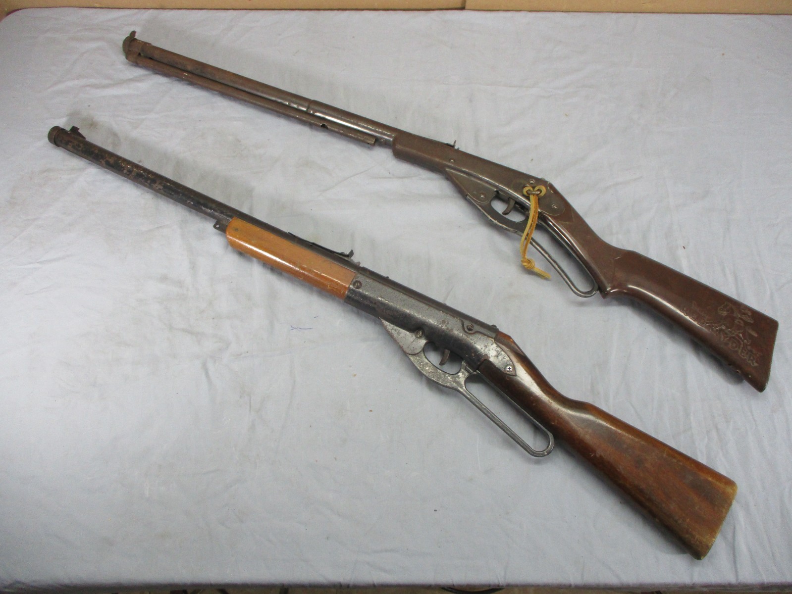 2 Vintage Daisy BB Gun Rifles Model 1000 & Red Ryder No 111    (FOR RESTORATON)