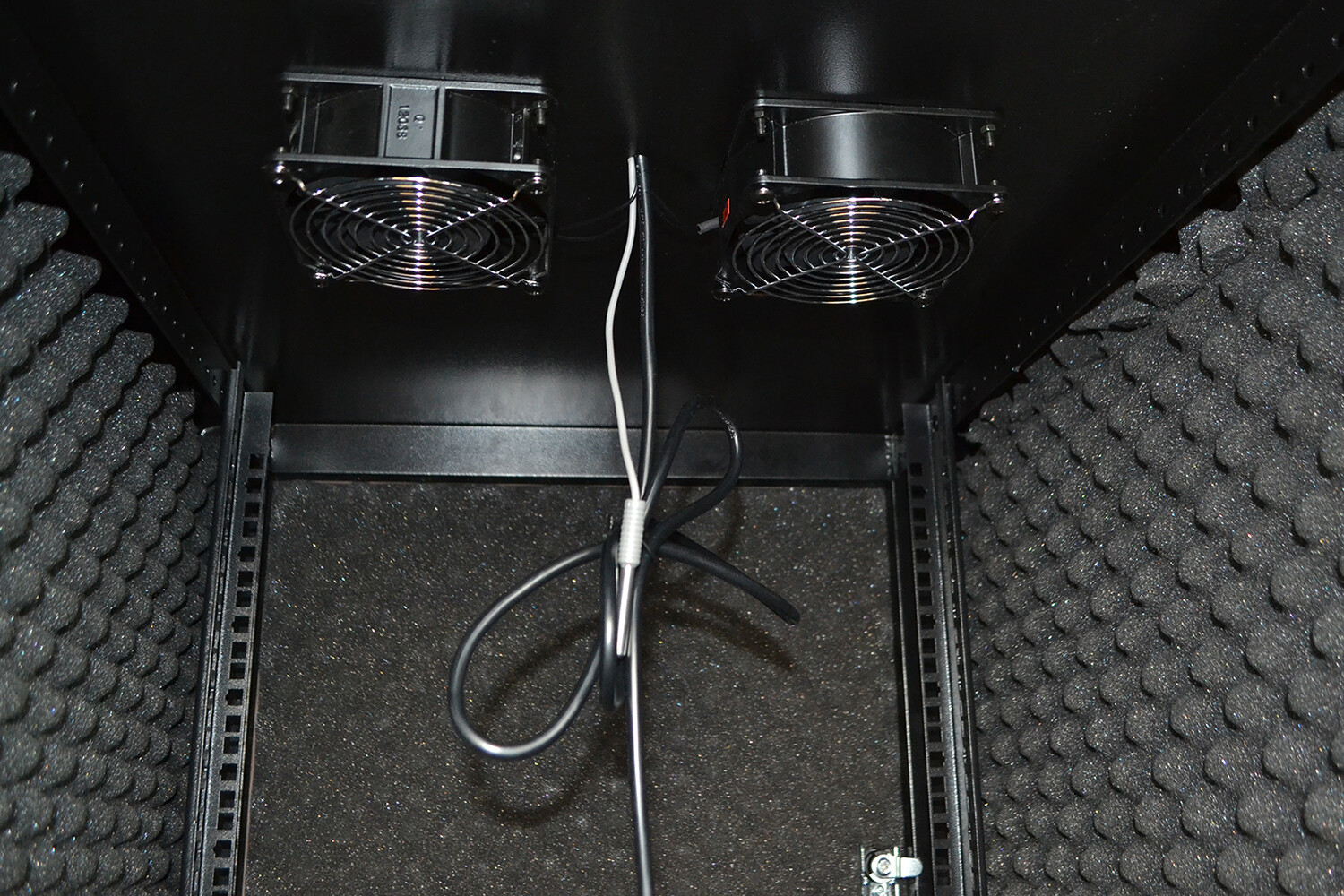 Sysracks 18U 35" Depth Soundproof Acoustic Server Rack Cabinet