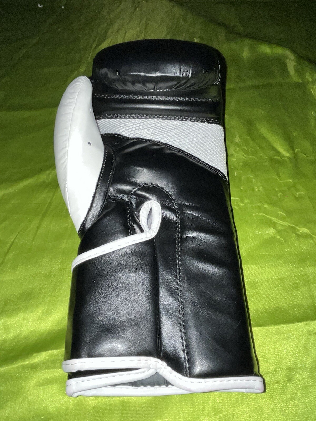 9 ROUND Boxing Gloves 10oz Black White Hook And Loop Straps