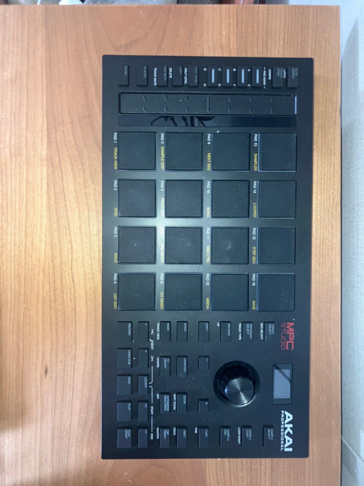 Lightly UsedAkai Professional MPC Studio Music Production Controller