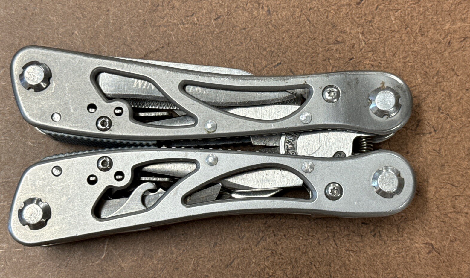 Winchester Winframe Butterfly Opening 12 In 1 Multitool W/ Sheath & Bit Set