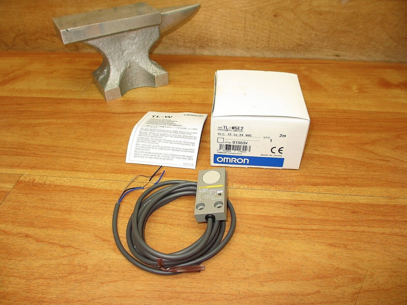 Omron TL-W5E2 *NEW* Proximity Switch Sensor 6C832