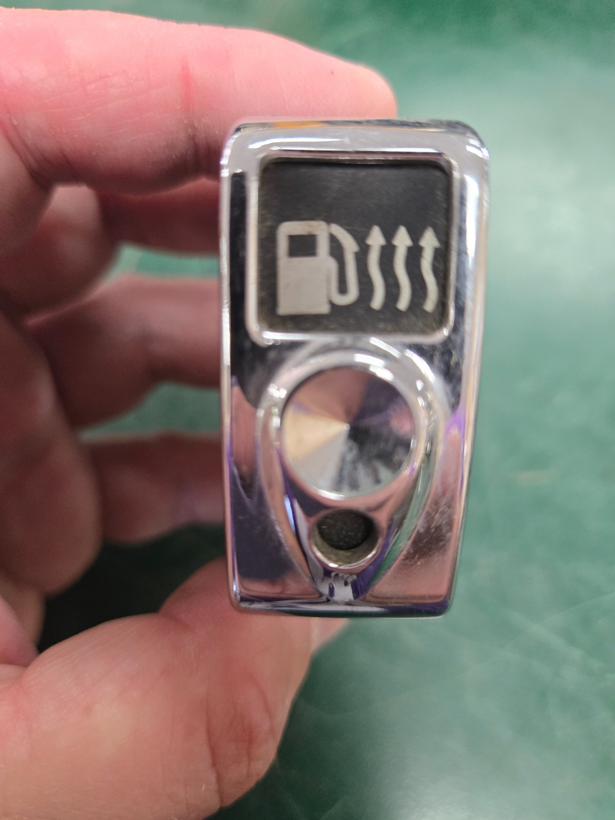 P27-1040-35 2008 Fuel Heater Switch KENWORTH CHROME CAP