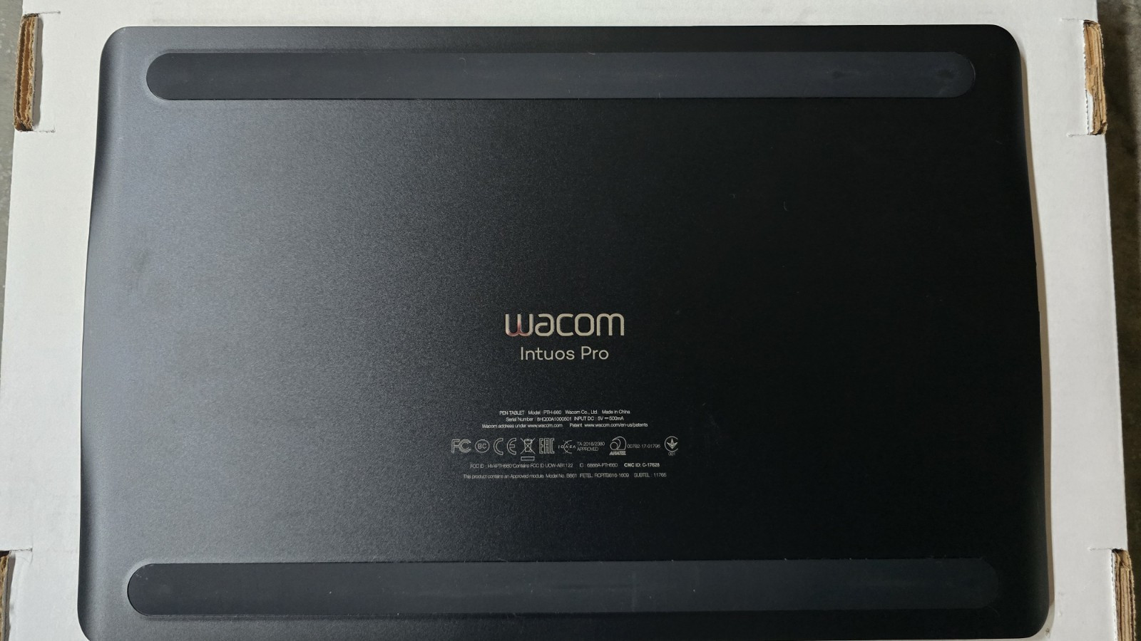 Wacom Intuos Pro Medium Digital Graphic Drawing Tablet PTH660