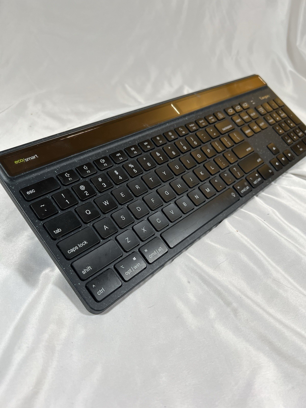 Targus Sustainable Energy Harvesting EcoSmart Keyboard Model AKB868US