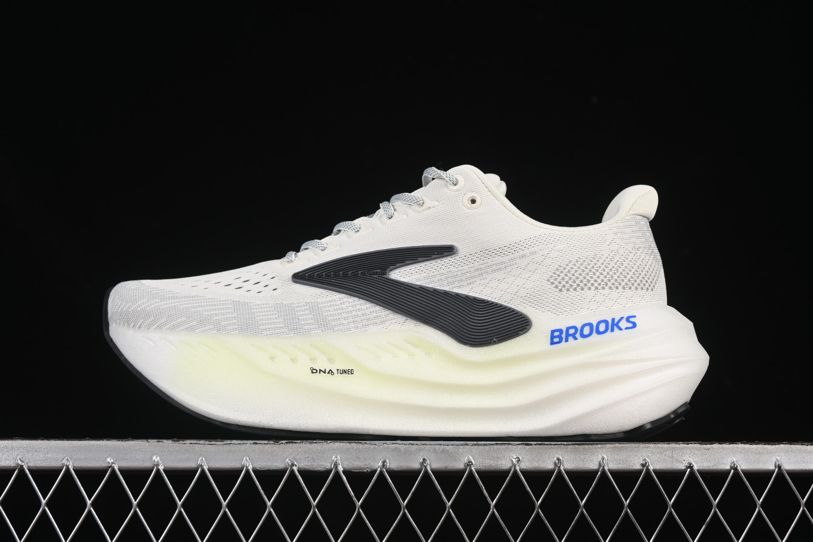 US size 10 New Brooks Glycerin Max Men's shoes White