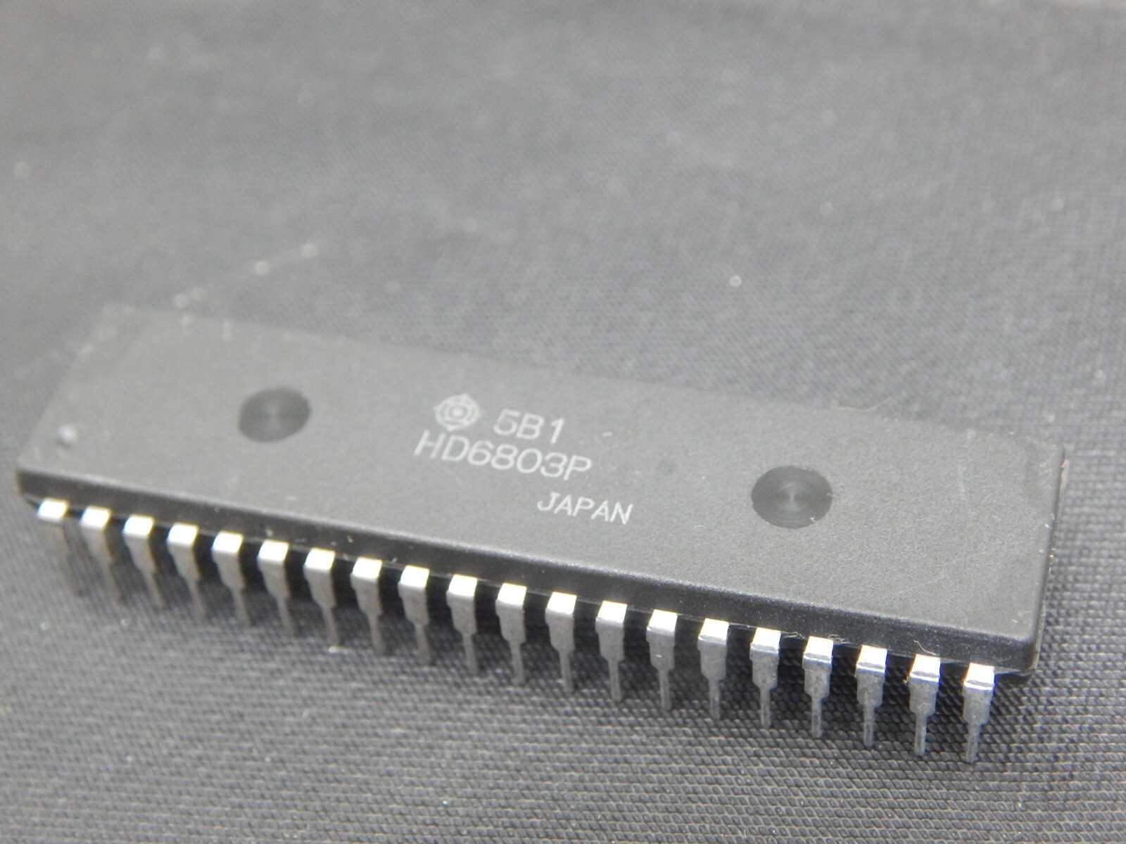 Hitachi HD6803P DIP-40 MPU RH - USA SELLER FAST SHIPPING