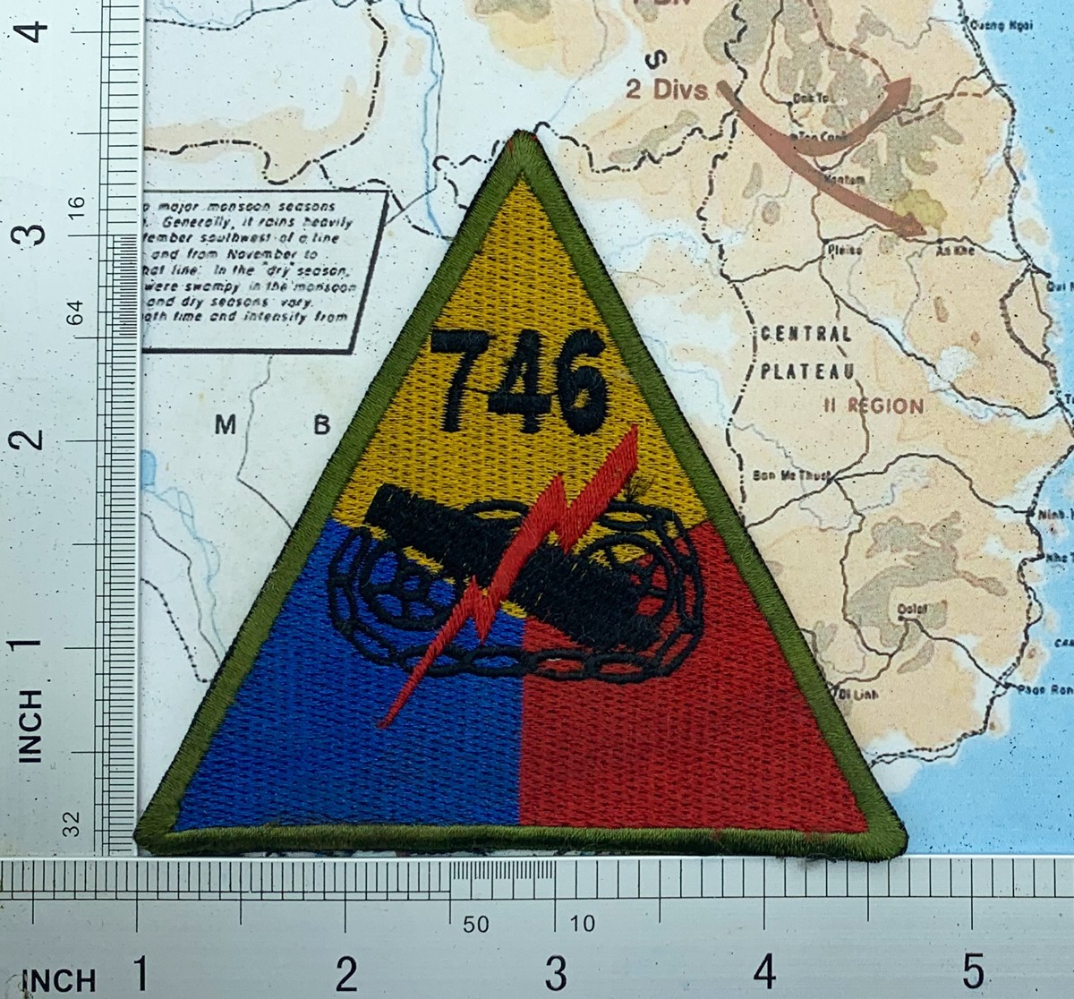 Patch ,US Army Armored 746 Tank Battalion Triangle patch Division Corps, z