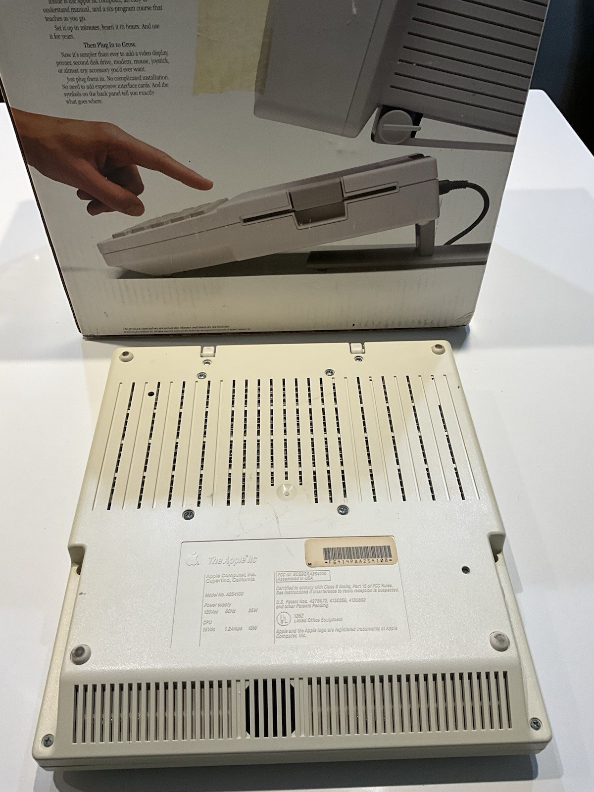 1986 Working !! Apple IIc 2c Model A2S4100 Computer In Original Box