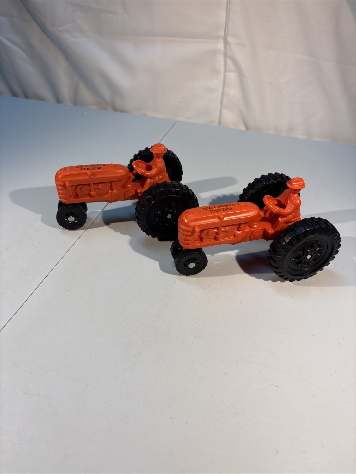 Lot of two scale models tour 2000 plastic Toy Tractors