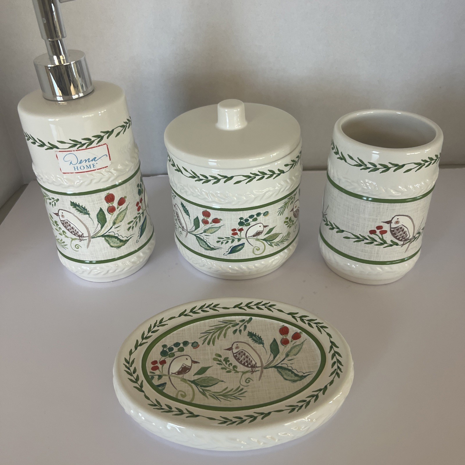Dena Home Evergreen Holiday Christmas Bathroom Accessories Holly Leaf  Bird Set