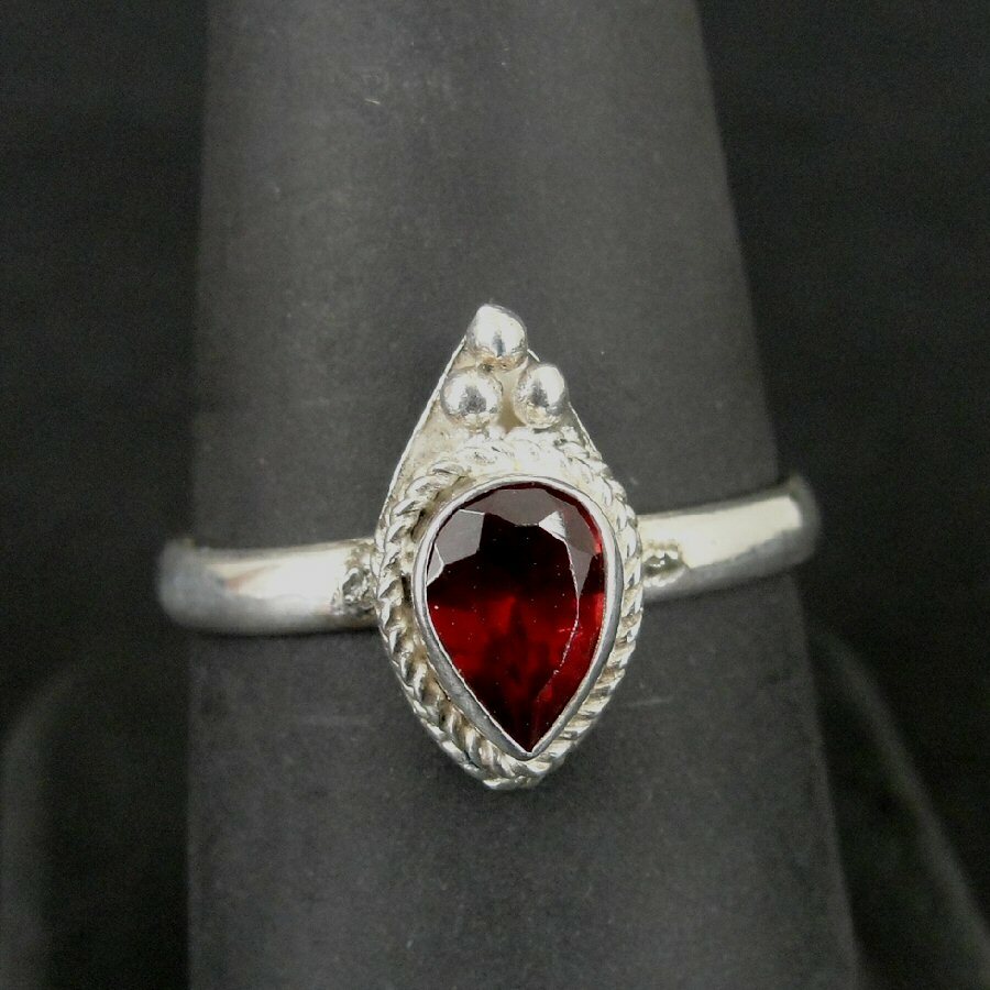 Ring Silver Red Teardrop Stone with Design Sterling 925 Size 8.75 Band RIng